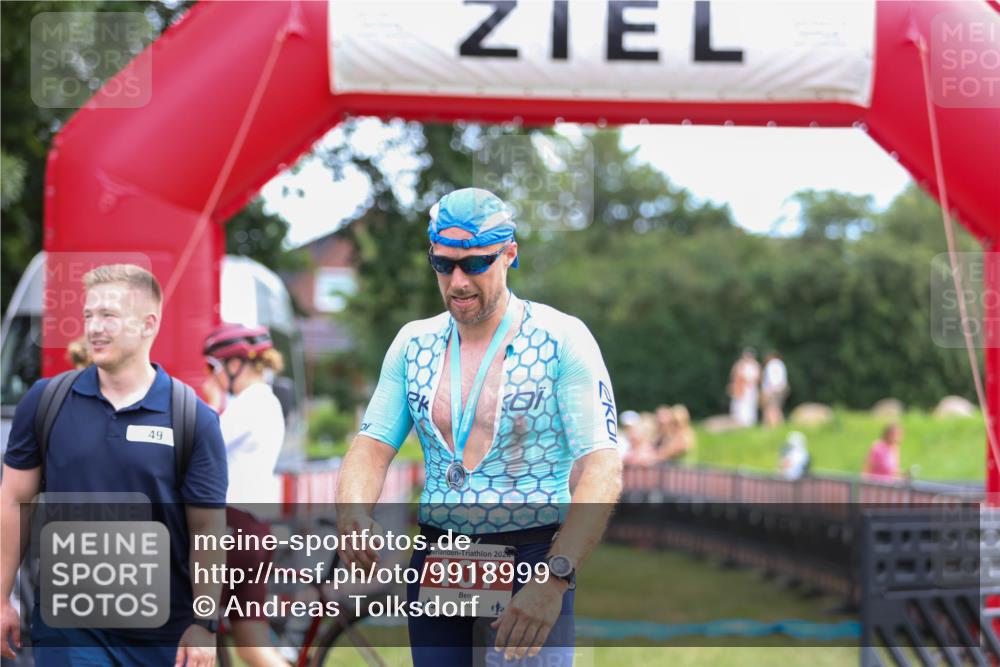 21.06.2026 - 29. Vierlanden-Triathlon Andreas Tolksdorf http://msf.ph/oto/9918999 21.06.2026 12:36:14 Ziel  meine-sportfotos.de