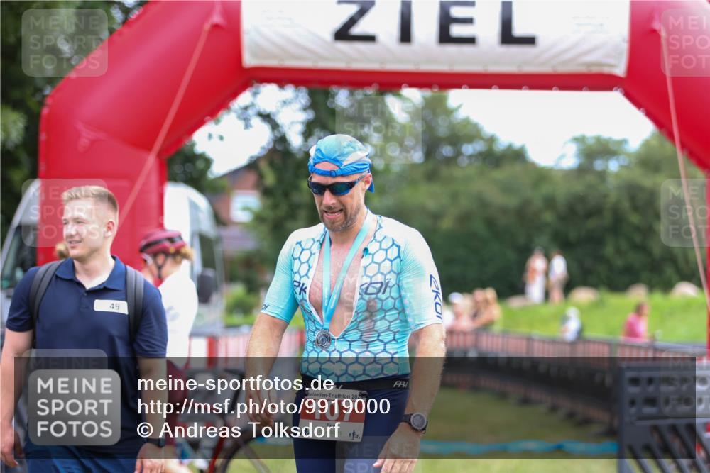 21.06.2026 - 29. Vierlanden-Triathlon Andreas Tolksdorf http://msf.ph/oto/9919000 21.06.2026 12:36:14 Ziel  meine-sportfotos.de