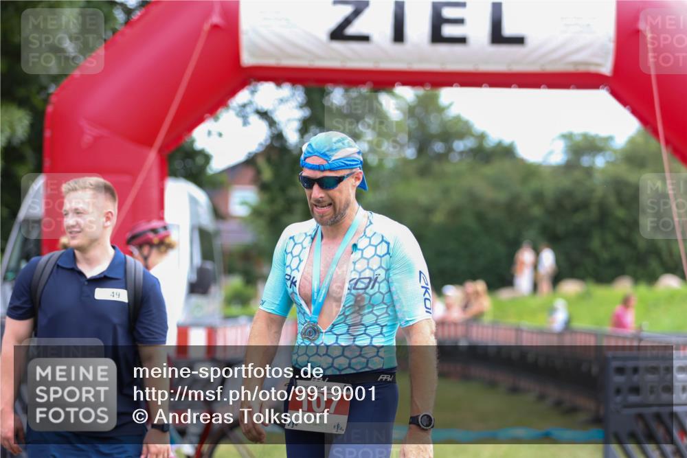 21.06.2026 - 29. Vierlanden-Triathlon Andreas Tolksdorf http://msf.ph/oto/9919001 21.06.2026 12:36:14 Ziel  meine-sportfotos.de