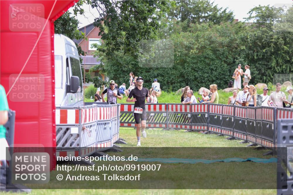 21.06.2026 - 29. Vierlanden-Triathlon Andreas Tolksdorf http://msf.ph/oto/9919007 21.06.2026 12:36:47 Ziel 63, 148 meine-sportfotos.de