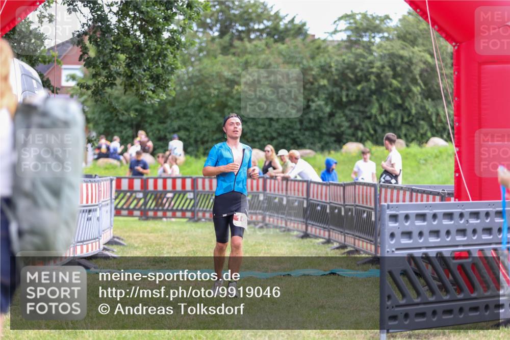 21.06.2026 - 29. Vierlanden-Triathlon Andreas Tolksdorf http://msf.ph/oto/9919046 21.06.2026 12:37:38 Ziel 108 meine-sportfotos.de