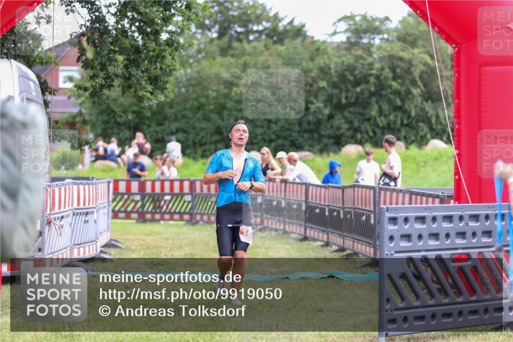 21.06.2026 - 29. Vierlanden-Triathlon Andreas Tolksdorf http://msf.ph/oto/9919050 21.06.2026 12:37:38 Ziel 108 meine-sportfotos.de