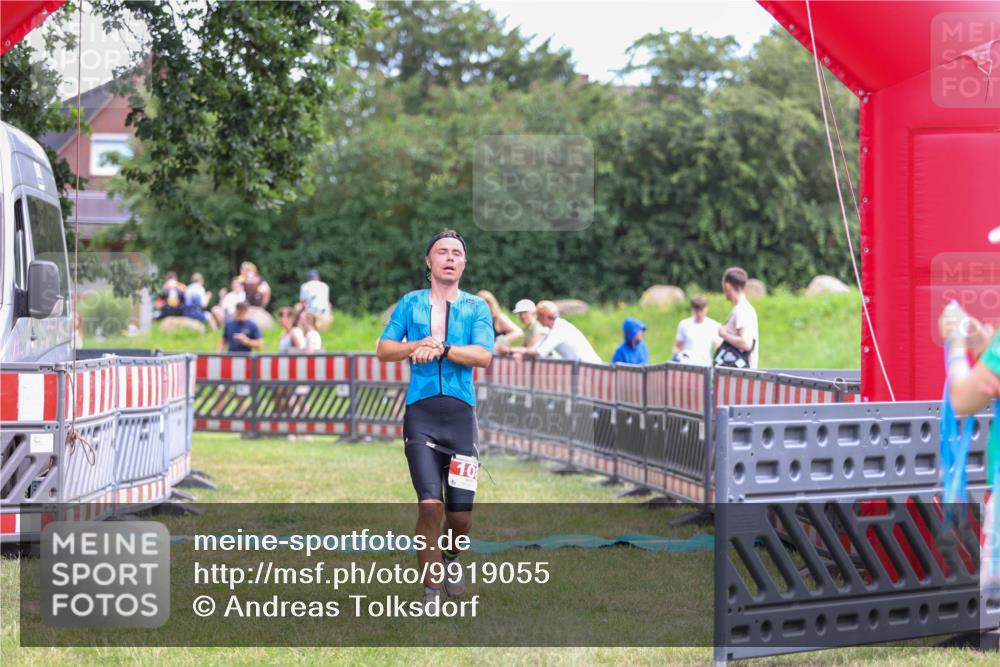 21.06.2026 - 29. Vierlanden-Triathlon Andreas Tolksdorf http://msf.ph/oto/9919055 21.06.2026 12:37:38 Ziel 108 meine-sportfotos.de
