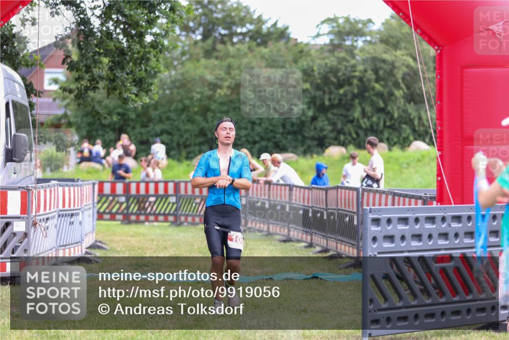 21.06.2026 - 29. Vierlanden-Triathlon Andreas Tolksdorf http://msf.ph/oto/9919056 21.06.2026 12:37:38 Ziel 108 meine-sportfotos.de