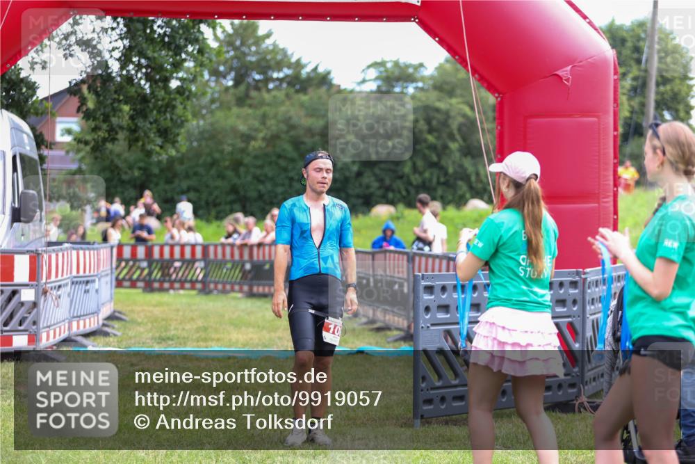 21.06.2026 - 29. Vierlanden-Triathlon Andreas Tolksdorf http://msf.ph/oto/9919057 21.06.2026 12:37:40 Ziel 108 meine-sportfotos.de