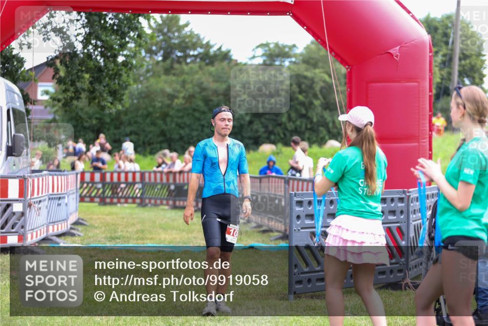 21.06.2026 - 29. Vierlanden-Triathlon Andreas Tolksdorf http://msf.ph/oto/9919058 21.06.2026 12:37:40 Ziel 108 meine-sportfotos.de