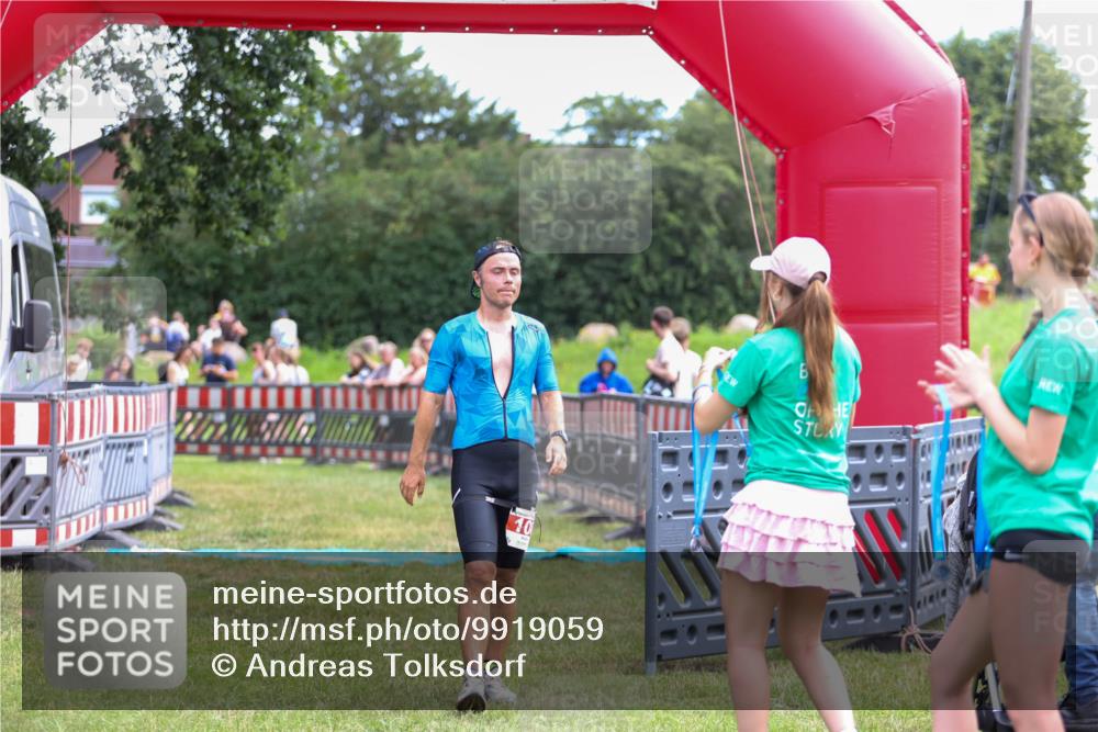 21.06.2026 - 29. Vierlanden-Triathlon Andreas Tolksdorf http://msf.ph/oto/9919059 21.06.2026 12:37:40 Ziel 108 meine-sportfotos.de