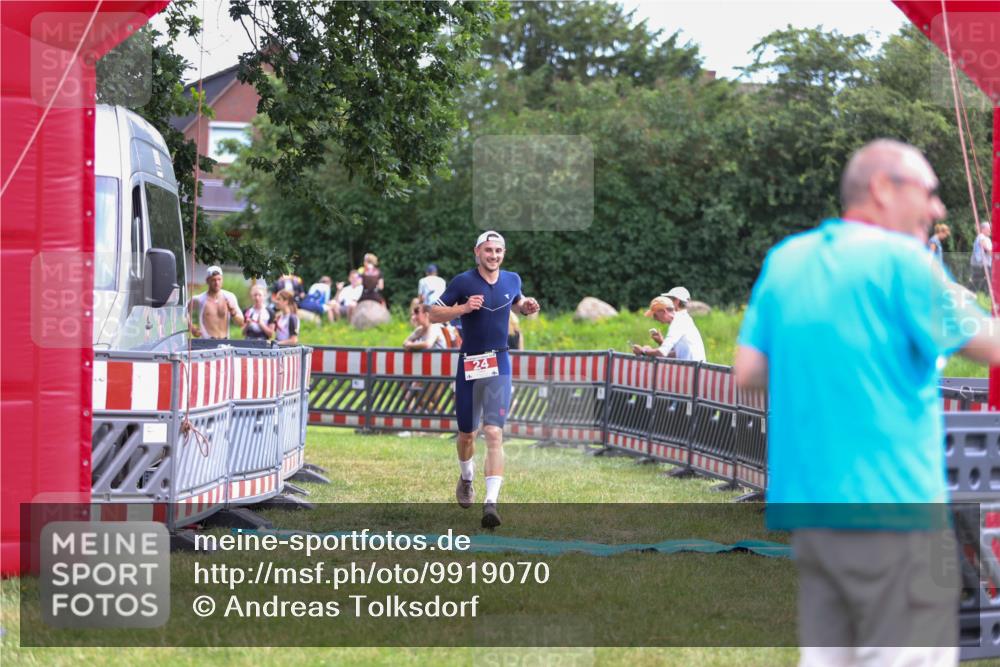 21.06.2026 - 29. Vierlanden-Triathlon Andreas Tolksdorf http://msf.ph/oto/9919070 21.06.2026 12:38:45 Ziel 24, 1355 meine-sportfotos.de