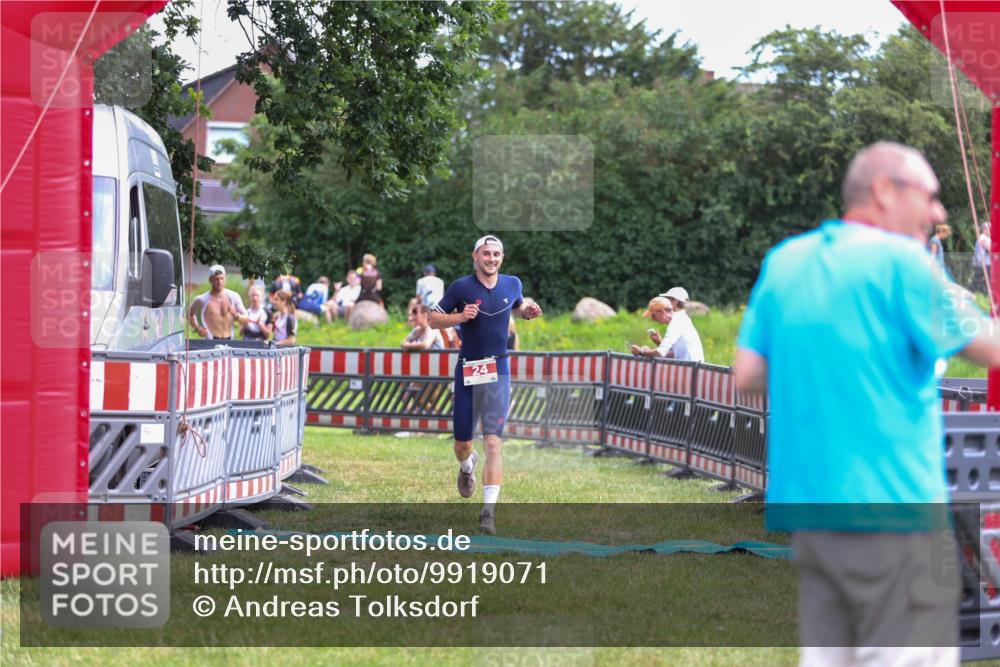 21.06.2026 - 29. Vierlanden-Triathlon Andreas Tolksdorf http://msf.ph/oto/9919071 21.06.2026 12:38:45 Ziel 24, 1355 meine-sportfotos.de
