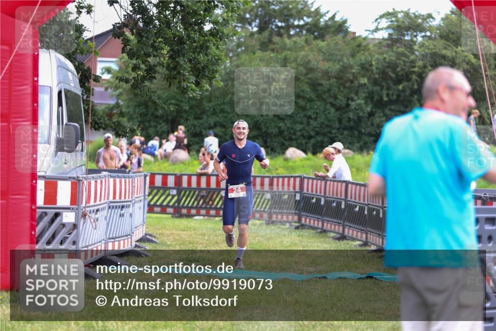21.06.2026 - 29. Vierlanden-Triathlon Andreas Tolksdorf http://msf.ph/oto/9919073 21.06.2026 12:38:45 Ziel 24, 1355 meine-sportfotos.de