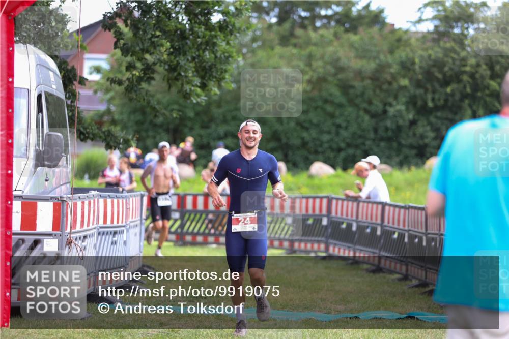 21.06.2026 - 29. Vierlanden-Triathlon Andreas Tolksdorf http://msf.ph/oto/9919075 21.06.2026 12:38:46 Ziel 24, 1355 meine-sportfotos.de