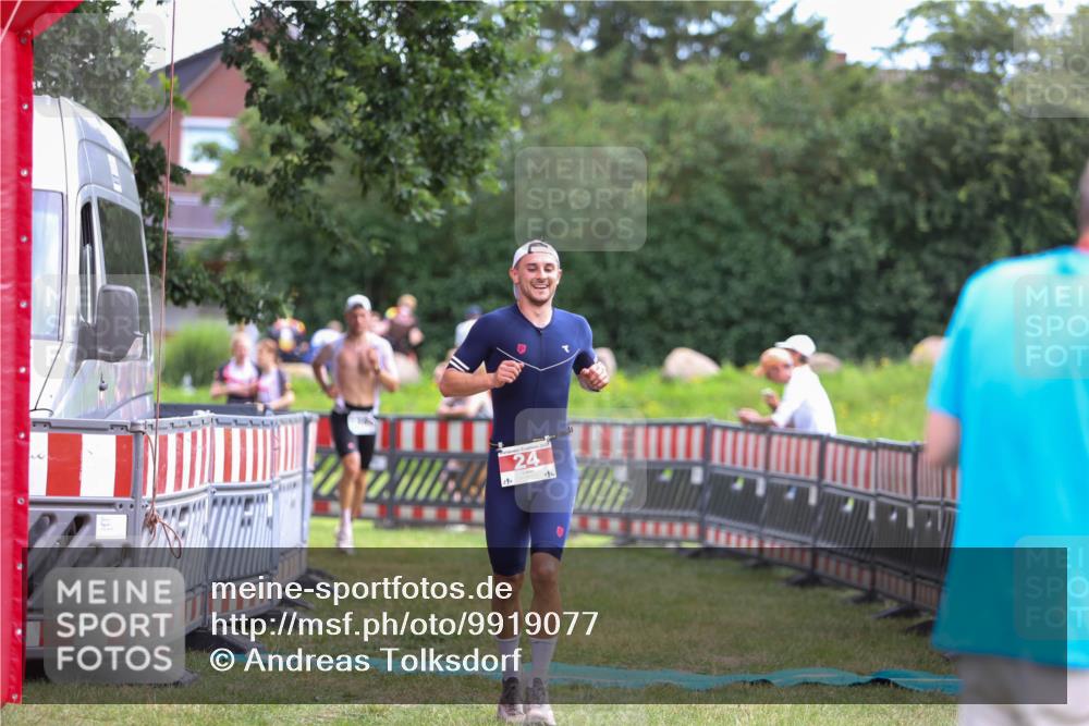21.06.2026 - 29. Vierlanden-Triathlon Andreas Tolksdorf http://msf.ph/oto/9919077 21.06.2026 12:38:46 Ziel 24, 1355 meine-sportfotos.de