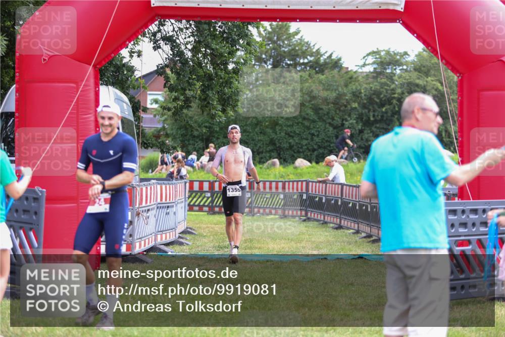 21.06.2026 - 29. Vierlanden-Triathlon Andreas Tolksdorf http://msf.ph/oto/9919081 21.06.2026 12:38:51 Ziel 24, 1355 meine-sportfotos.de