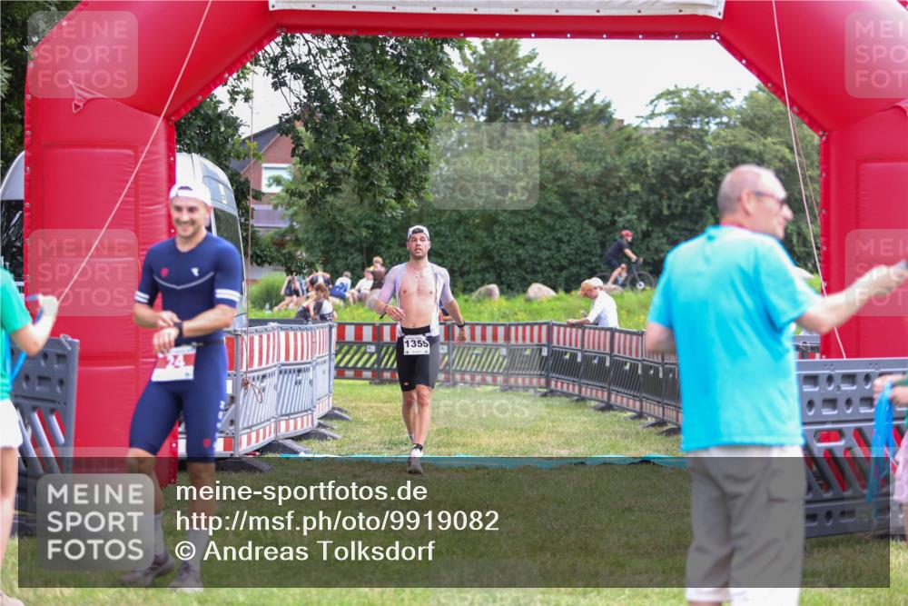 21.06.2026 - 29. Vierlanden-Triathlon Andreas Tolksdorf http://msf.ph/oto/9919082 21.06.2026 12:38:51 Ziel 24, 1355 meine-sportfotos.de