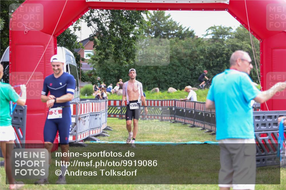 21.06.2026 - 29. Vierlanden-Triathlon Andreas Tolksdorf http://msf.ph/oto/9919086 21.06.2026 12:38:51 Ziel 24, 1355 meine-sportfotos.de
