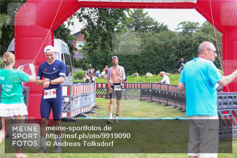 21.06.2026 - 29. Vierlanden-Triathlon Andreas Tolksdorf http://msf.ph/oto/9919090 21.06.2026 12:38:51 Ziel 24, 1355 meine-sportfotos.de