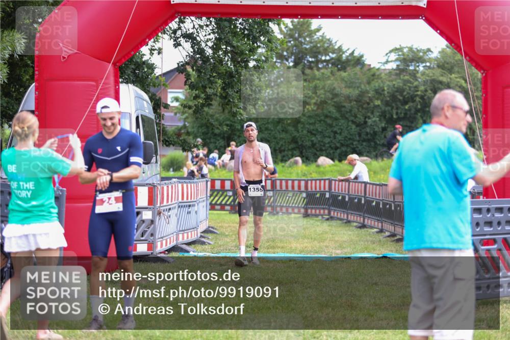 21.06.2026 - 29. Vierlanden-Triathlon Andreas Tolksdorf http://msf.ph/oto/9919091 21.06.2026 12:38:51 Ziel 24, 1355 meine-sportfotos.de