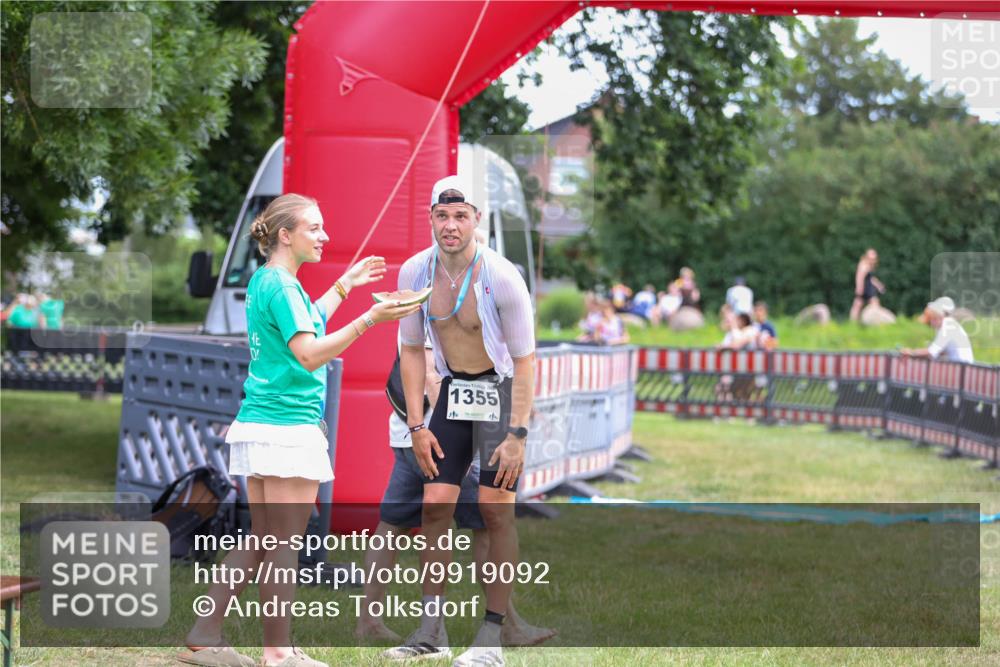 21.06.2026 - 29. Vierlanden-Triathlon Andreas Tolksdorf http://msf.ph/oto/9919092 21.06.2026 12:39:15 Ziel 202 meine-sportfotos.de