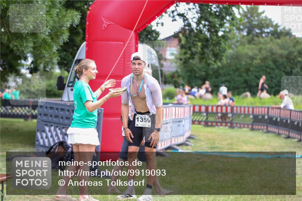21.06.2026 - 29. Vierlanden-Triathlon Andreas Tolksdorf http://msf.ph/oto/9919093 21.06.2026 12:39:15 Ziel 202 meine-sportfotos.de