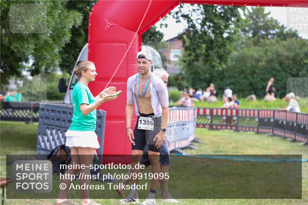 21.06.2026 - 29. Vierlanden-Triathlon Andreas Tolksdorf http://msf.ph/oto/9919095 21.06.2026 12:39:15 Ziel 202 meine-sportfotos.de