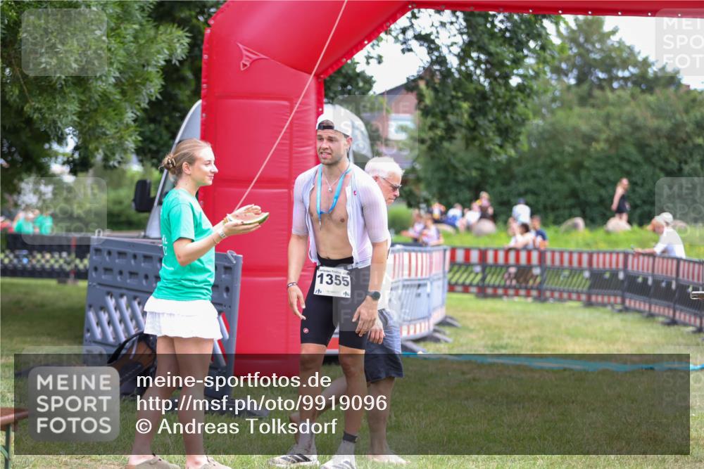 21.06.2026 - 29. Vierlanden-Triathlon Andreas Tolksdorf http://msf.ph/oto/9919096 21.06.2026 12:39:15 Ziel 202 meine-sportfotos.de