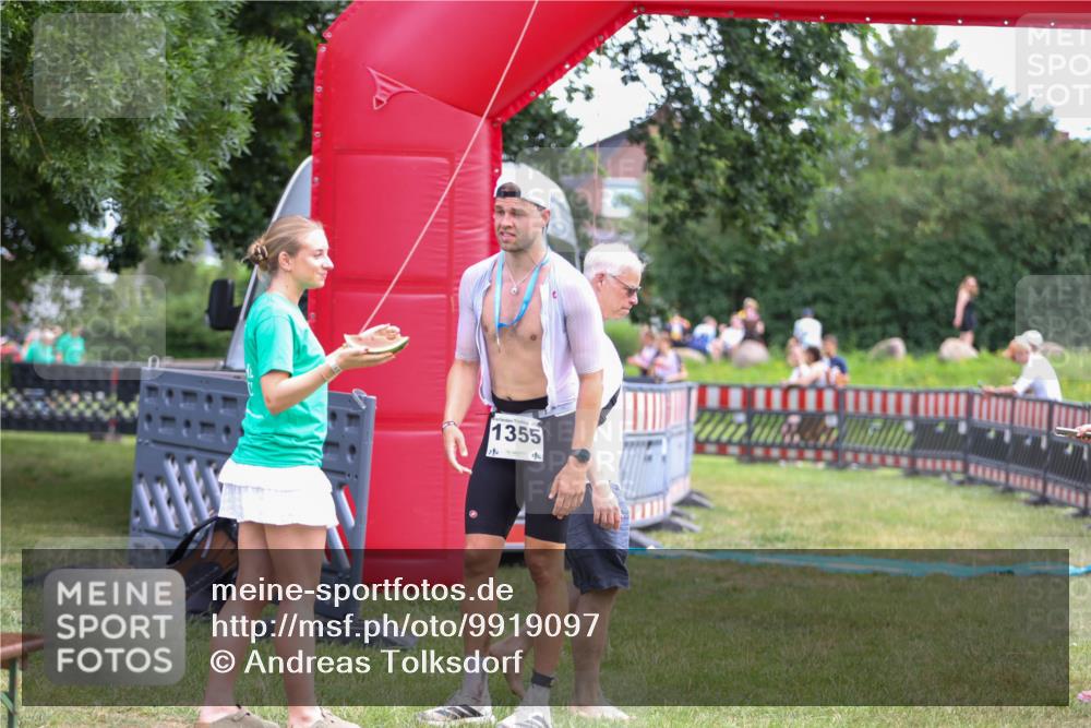 21.06.2026 - 29. Vierlanden-Triathlon Andreas Tolksdorf http://msf.ph/oto/9919097 21.06.2026 12:39:15 Ziel 202 meine-sportfotos.de