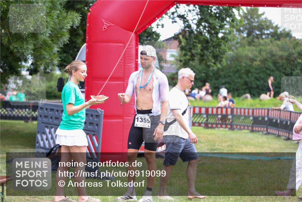 21.06.2026 - 29. Vierlanden-Triathlon Andreas Tolksdorf http://msf.ph/oto/9919099 21.06.2026 12:39:15 Ziel 202 meine-sportfotos.de
