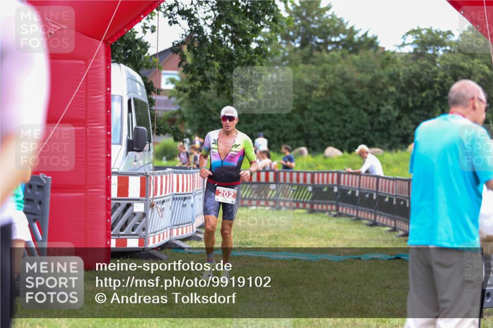 21.06.2026 - 29. Vierlanden-Triathlon Andreas Tolksdorf http://msf.ph/oto/9919102 21.06.2026 12:39:25 Ziel 16, 202 meine-sportfotos.de
