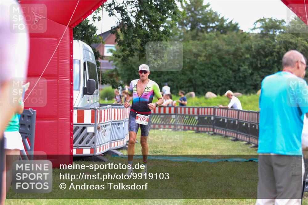 21.06.2026 - 29. Vierlanden-Triathlon Andreas Tolksdorf http://msf.ph/oto/9919103 21.06.2026 12:39:25 Ziel 16, 202 meine-sportfotos.de