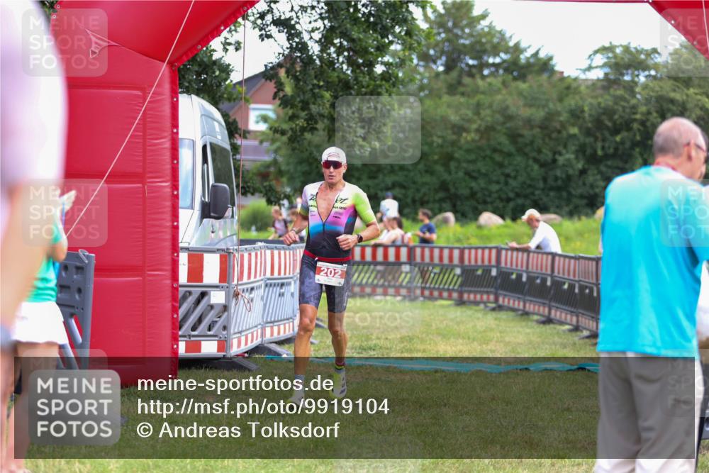 21.06.2026 - 29. Vierlanden-Triathlon Andreas Tolksdorf http://msf.ph/oto/9919104 21.06.2026 12:39:25 Ziel 16, 202 meine-sportfotos.de