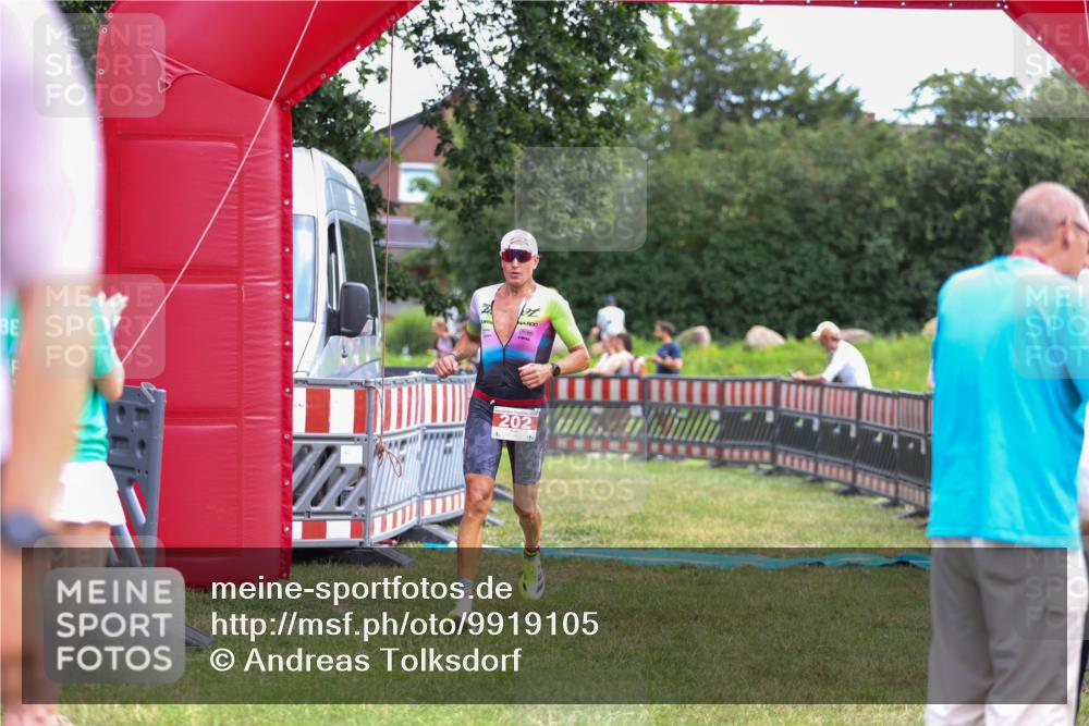 21.06.2026 - 29. Vierlanden-Triathlon Andreas Tolksdorf http://msf.ph/oto/9919105 21.06.2026 12:39:25 Ziel 16, 202 meine-sportfotos.de