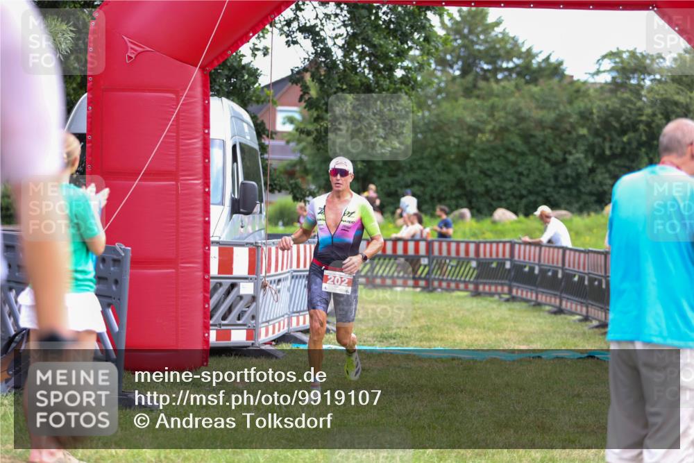 21.06.2026 - 29. Vierlanden-Triathlon Andreas Tolksdorf http://msf.ph/oto/9919107 21.06.2026 12:39:25 Ziel 16, 202 meine-sportfotos.de