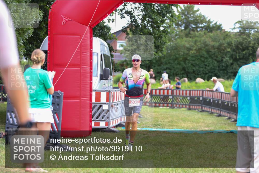 21.06.2026 - 29. Vierlanden-Triathlon Andreas Tolksdorf http://msf.ph/oto/9919110 21.06.2026 12:39:25 Ziel 16, 202 meine-sportfotos.de