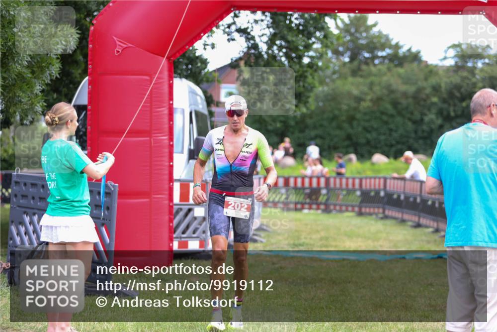 21.06.2026 - 29. Vierlanden-Triathlon Andreas Tolksdorf http://msf.ph/oto/9919112 21.06.2026 12:39:26 Ziel 16, 202 meine-sportfotos.de
