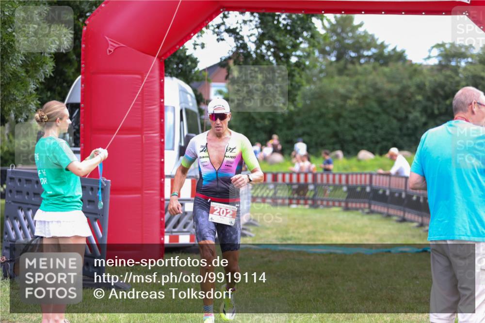 21.06.2026 - 29. Vierlanden-Triathlon Andreas Tolksdorf http://msf.ph/oto/9919114 21.06.2026 12:39:26 Ziel 16, 202 meine-sportfotos.de