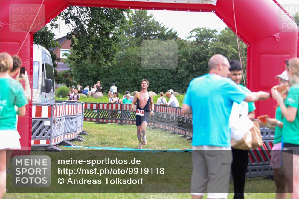 21.06.2026 - 29. Vierlanden-Triathlon Andreas Tolksdorf http://msf.ph/oto/9919118 21.06.2026 12:39:33 Ziel 16 meine-sportfotos.de