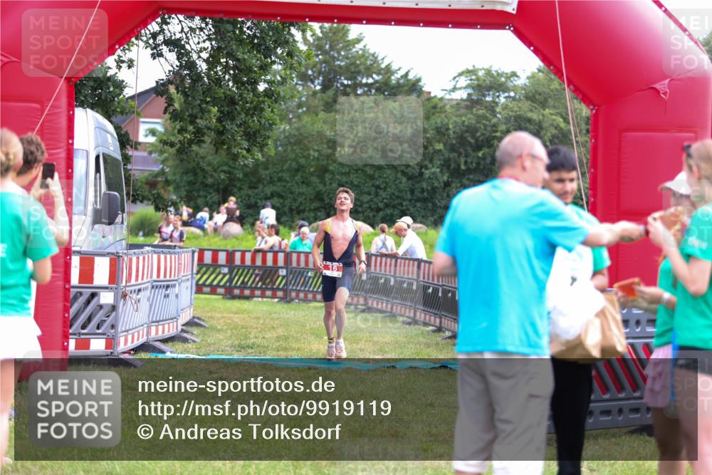 21.06.2026 - 29. Vierlanden-Triathlon Andreas Tolksdorf http://msf.ph/oto/9919119 21.06.2026 12:39:33 Ziel 16 meine-sportfotos.de
