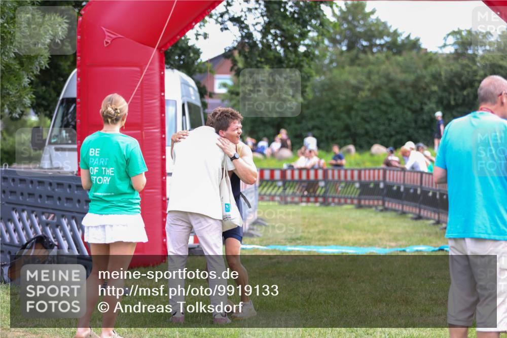 21.06.2026 - 29. Vierlanden-Triathlon Andreas Tolksdorf http://msf.ph/oto/9919133 21.06.2026 12:39:38 Ziel 16 meine-sportfotos.de