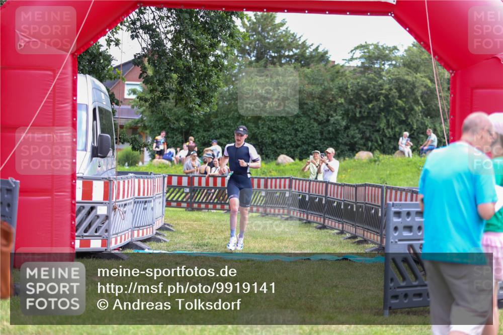 21.06.2026 - 29. Vierlanden-Triathlon Andreas Tolksdorf http://msf.ph/oto/9919141 21.06.2026 12:43:18 Ziel 639 meine-sportfotos.de