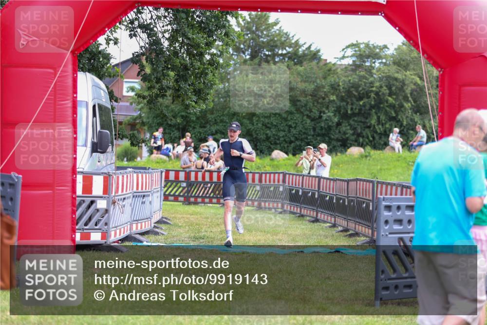 21.06.2026 - 29. Vierlanden-Triathlon Andreas Tolksdorf http://msf.ph/oto/9919143 21.06.2026 12:43:18 Ziel 639 meine-sportfotos.de