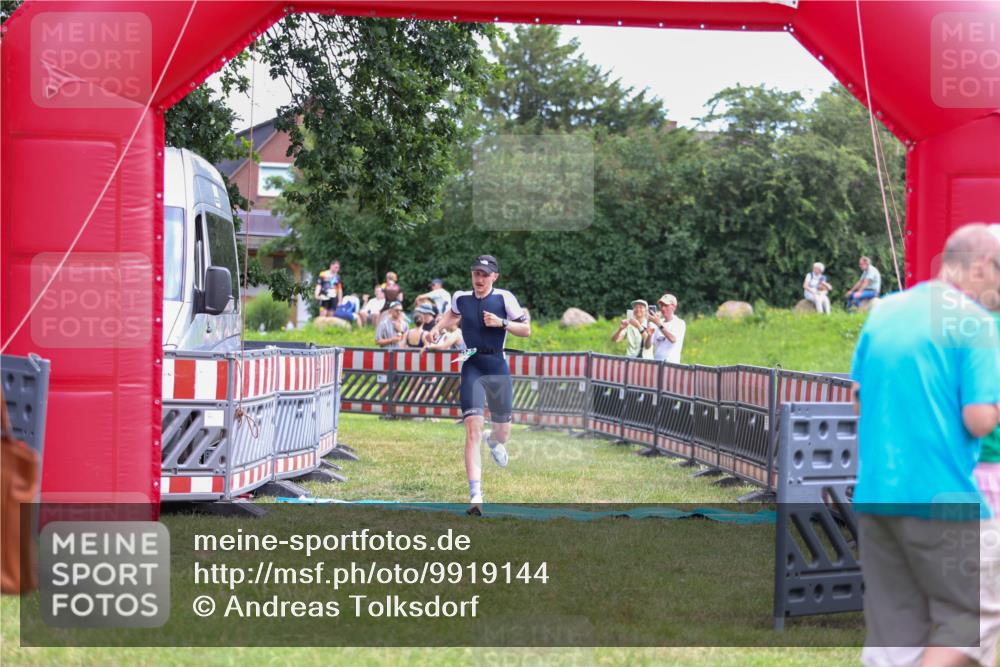 21.06.2026 - 29. Vierlanden-Triathlon Andreas Tolksdorf http://msf.ph/oto/9919144 21.06.2026 12:43:18 Ziel 639 meine-sportfotos.de