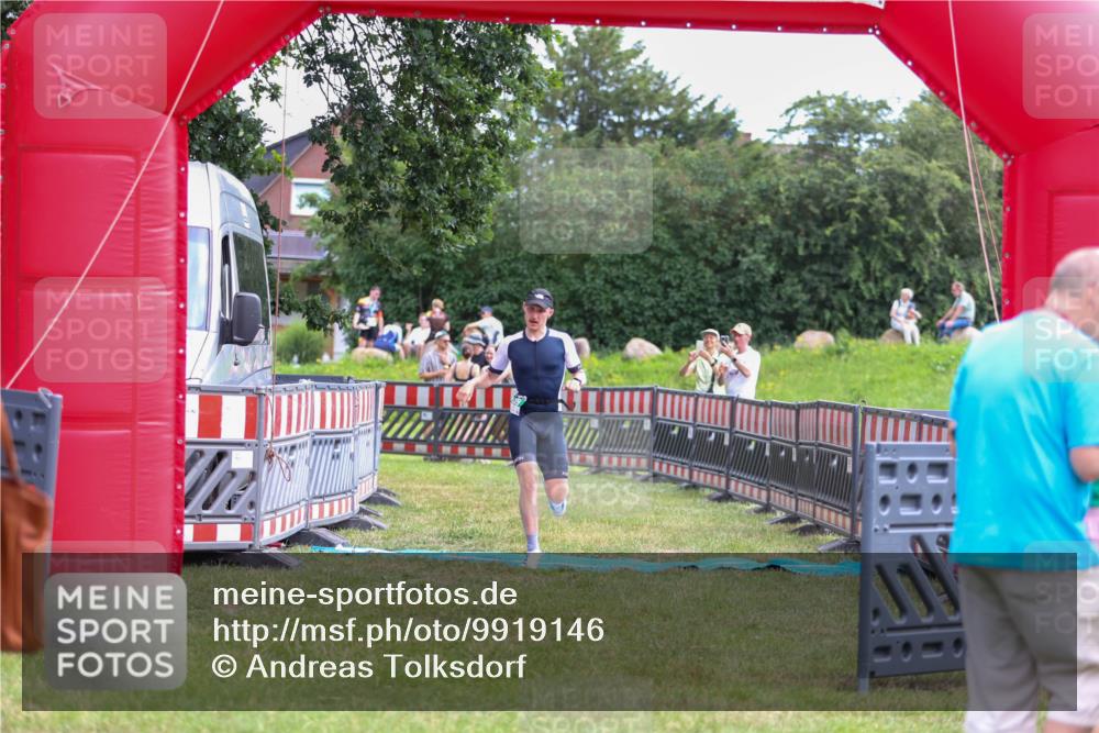 21.06.2026 - 29. Vierlanden-Triathlon Andreas Tolksdorf http://msf.ph/oto/9919146 21.06.2026 12:43:18 Ziel 639 meine-sportfotos.de