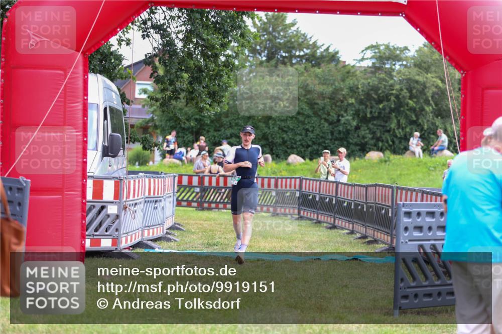 21.06.2026 - 29. Vierlanden-Triathlon Andreas Tolksdorf http://msf.ph/oto/9919151 21.06.2026 12:43:18 Ziel 639 meine-sportfotos.de