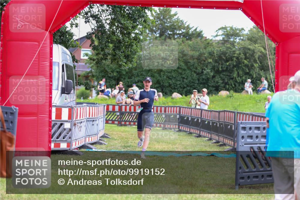 21.06.2026 - 29. Vierlanden-Triathlon Andreas Tolksdorf http://msf.ph/oto/9919152 21.06.2026 12:43:18 Ziel 639 meine-sportfotos.de