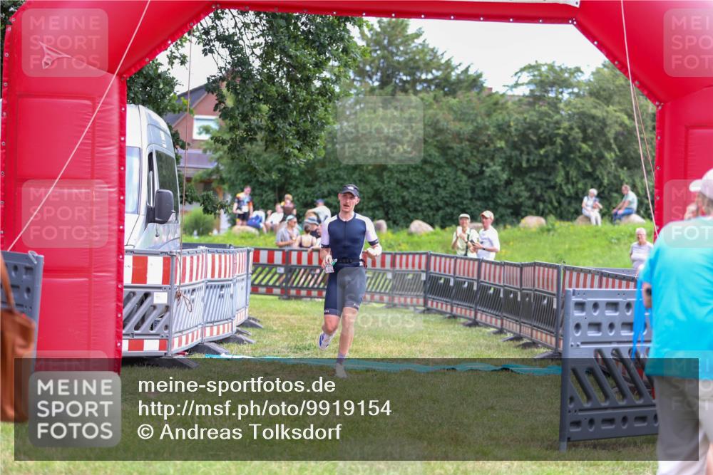 21.06.2026 - 29. Vierlanden-Triathlon Andreas Tolksdorf http://msf.ph/oto/9919154 21.06.2026 12:43:18 Ziel 639 meine-sportfotos.de