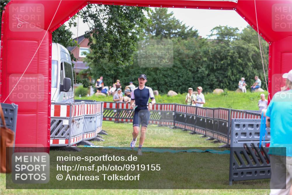 21.06.2026 - 29. Vierlanden-Triathlon Andreas Tolksdorf http://msf.ph/oto/9919155 21.06.2026 12:43:18 Ziel 639 meine-sportfotos.de