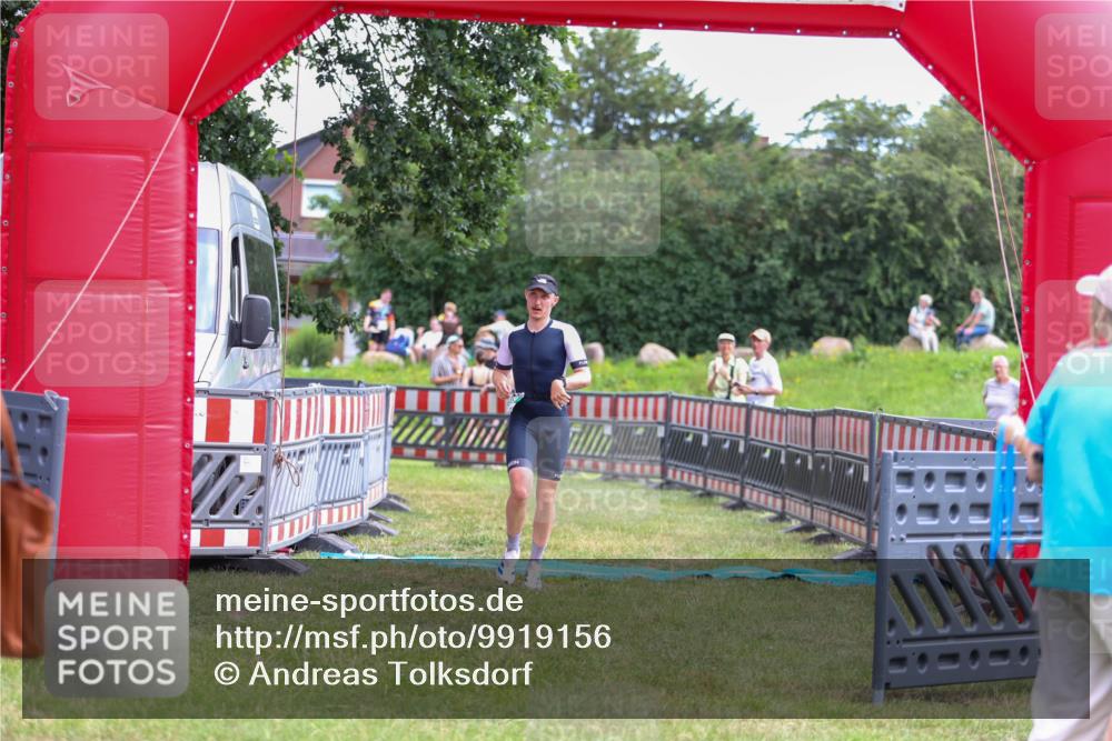 21.06.2026 - 29. Vierlanden-Triathlon Andreas Tolksdorf http://msf.ph/oto/9919156 21.06.2026 12:43:18 Ziel 639 meine-sportfotos.de