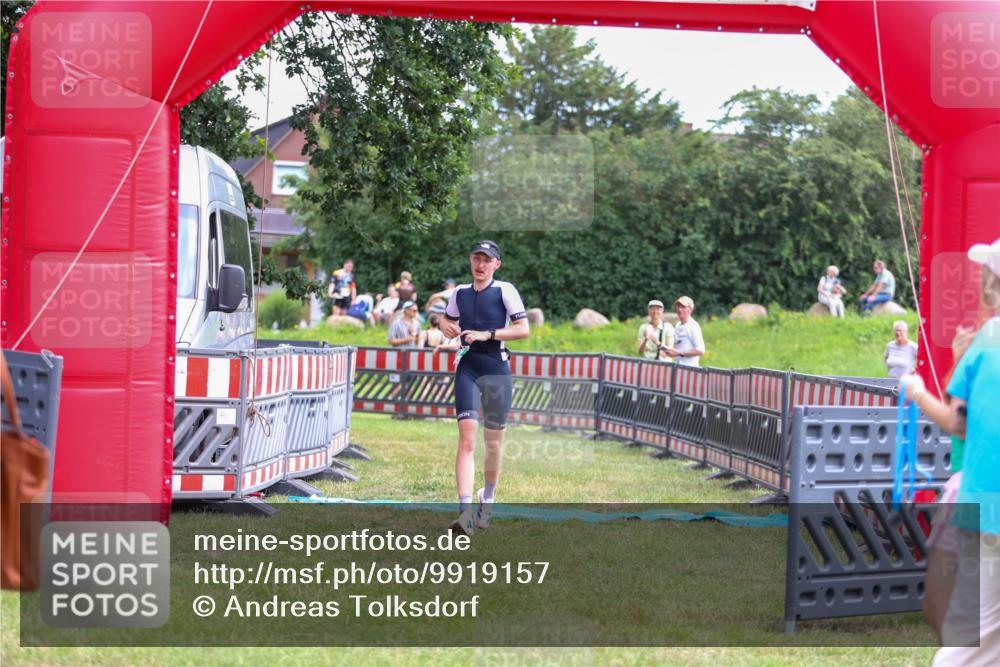 21.06.2026 - 29. Vierlanden-Triathlon Andreas Tolksdorf http://msf.ph/oto/9919157 21.06.2026 12:43:18 Ziel 639 meine-sportfotos.de