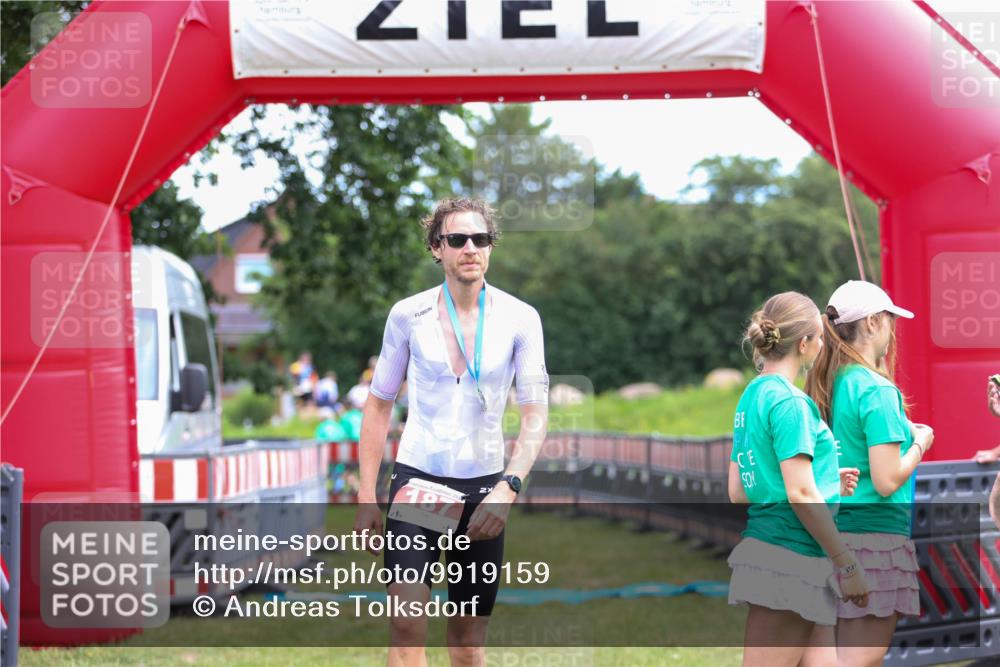 21.06.2026 - 29. Vierlanden-Triathlon Andreas Tolksdorf http://msf.ph/oto/9919159 21.06.2026 12:43:51 Ziel  meine-sportfotos.de