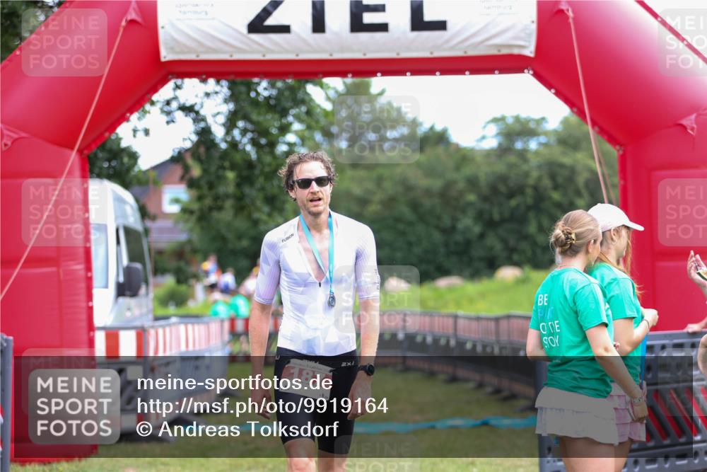 21.06.2026 - 29. Vierlanden-Triathlon Andreas Tolksdorf http://msf.ph/oto/9919164 21.06.2026 12:43:51 Ziel  meine-sportfotos.de